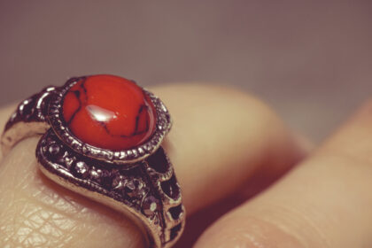 La revente de bijoux anciens chez un antiquaire : conseils et astuces