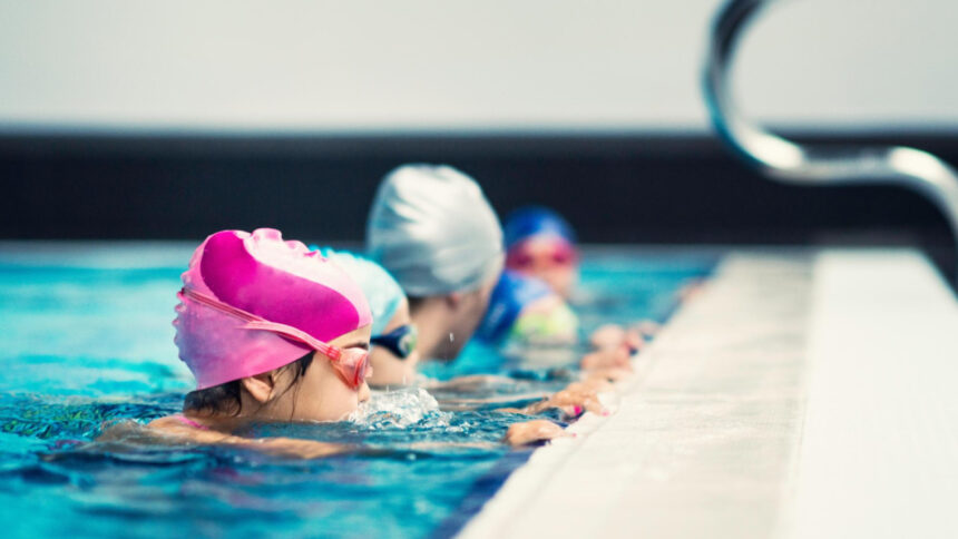 Quand et comment initier bébé à la natation en toute sécurité ?